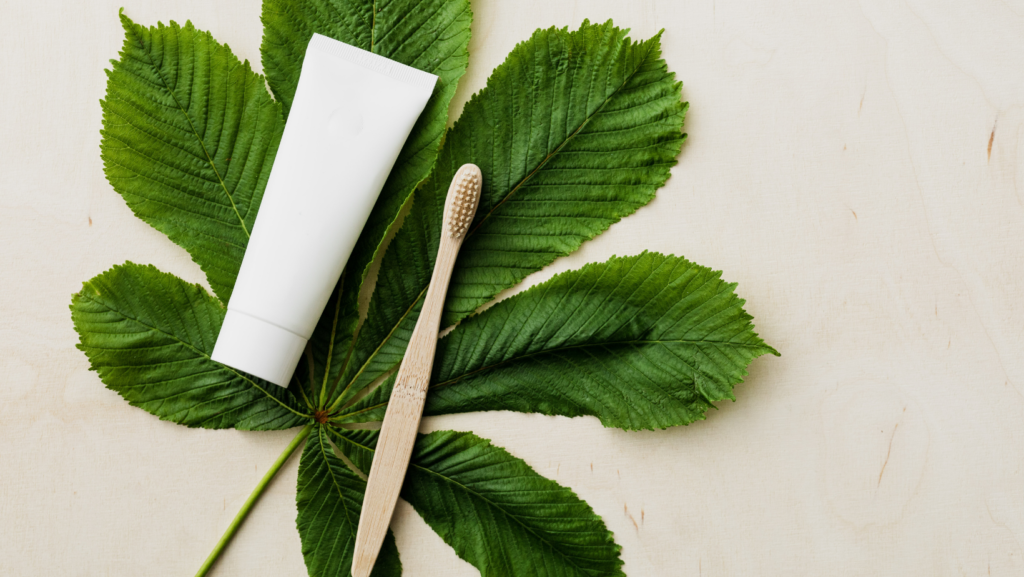 10 differences between Organic and Traditional toothpaste